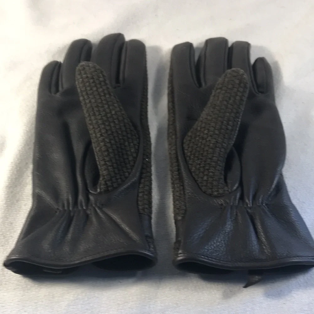Women’s Green Wool Knit and Brown Leather Fashion Driving Gloves with Buttons